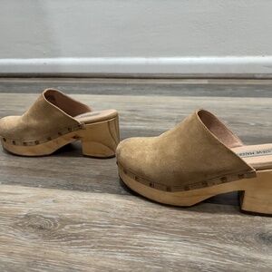 STEVE MADDEN SUEDE CLOG